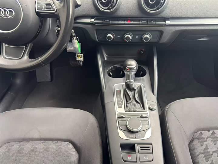 Audi A3 2015 Limousine 35 TFSI — фото 9