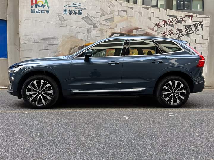 Volvo XC60 2025 B 5 4 WD — фото 3