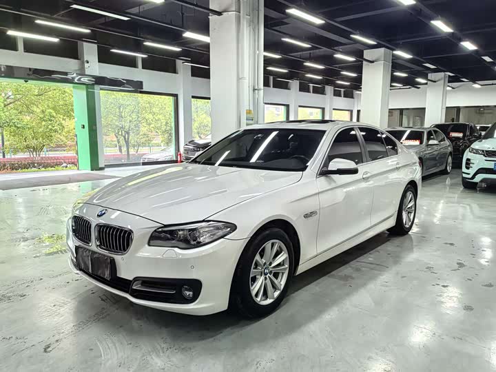 BMW 5 Series — фото 1