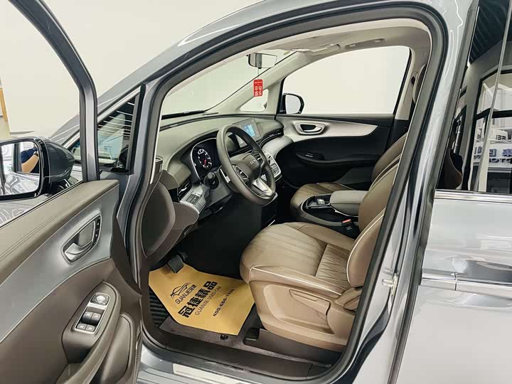 Roewe i MAX 8 2023 400 TGI — фото 4