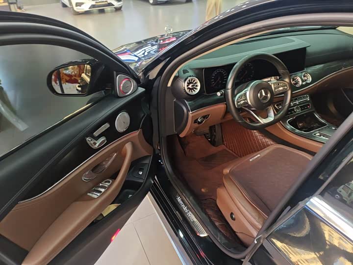 Mercedes-Benz E-Class 2019 E 200 L Sport — фото 4