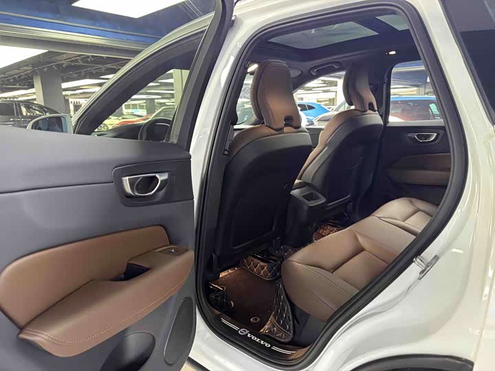 Volvo XC60 2024 B 5 4 WD — фото 13