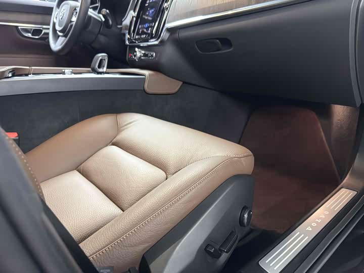 Volvo V90 2024 Cross Country B 5 AWD — фото 8