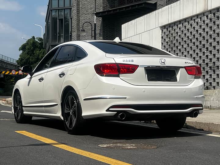 Honda Spirior — фото 15