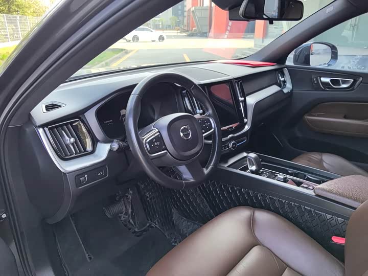 Volvo XC60 2022 B 5 4 WD — фото 7