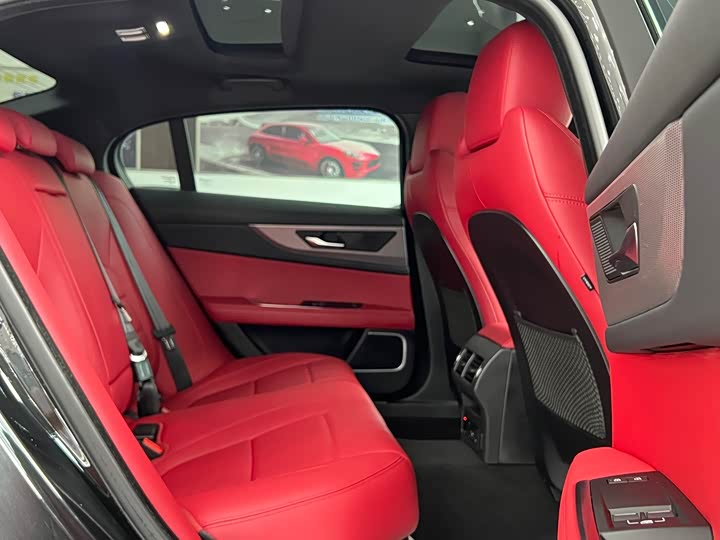 Jaguar XEL 2022 2.0 T 250 PS R-DYNAMIC S — фото 11