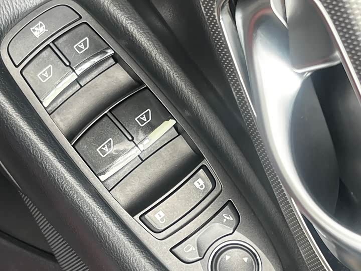 Infiniti Q50L 2015 2.0 T — фото 18
