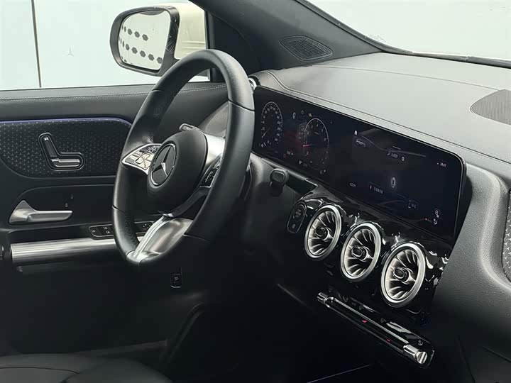 Mercedes-Benz GLA 2024 GLA 220 — фото 9