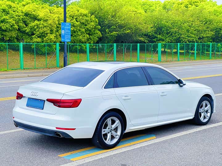 Audi A4L 40 TFSI стиль — фото 13