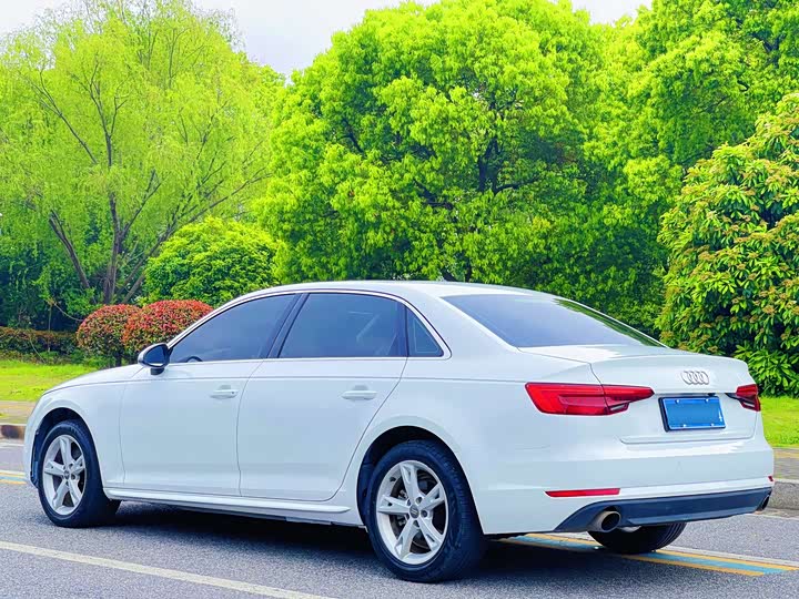 Audi A4L 40 TFSI стиль — фото 20