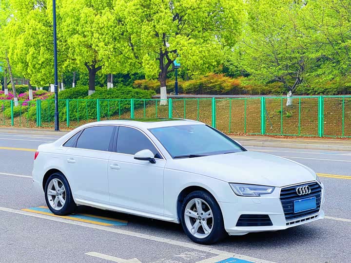 Audi A4L 40 TFSI стиль — фото 3