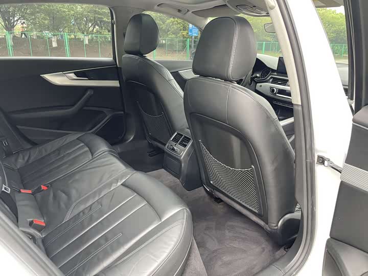 Audi A4L 40 TFSI стиль — фото 10