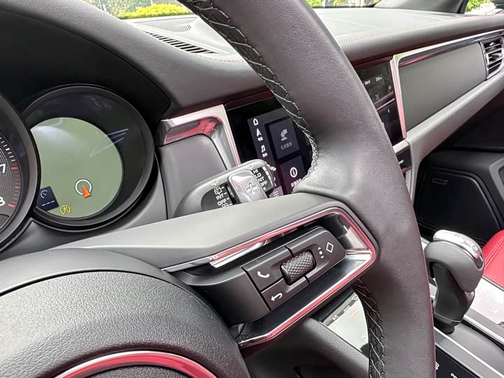 Porsche Macan 2023 Macan 2.0 T — фото 14