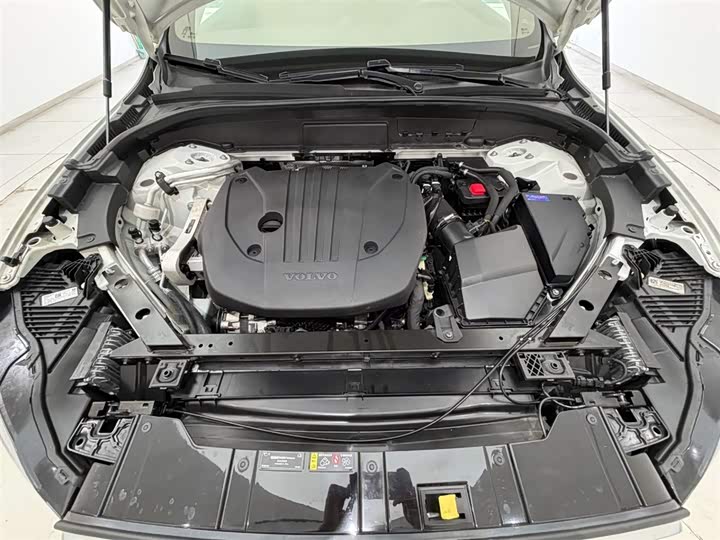 Volvo XC60 2022 B 5 4 WD — фото 18