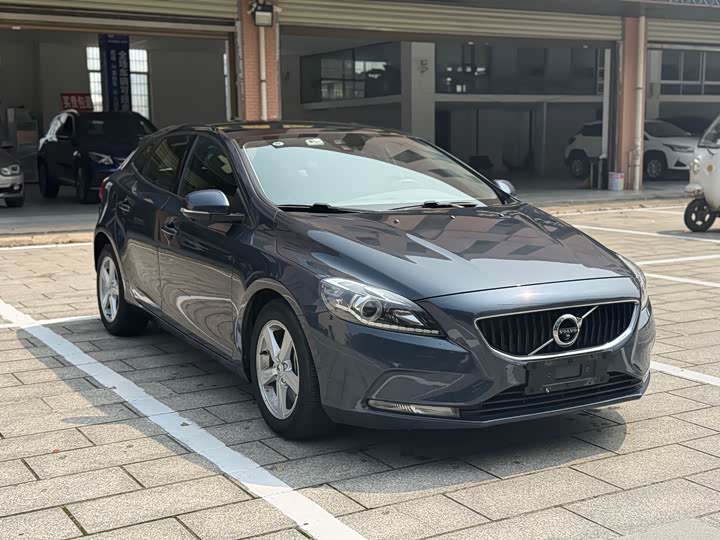 Volvo V40 2017 T 3 — фото 2