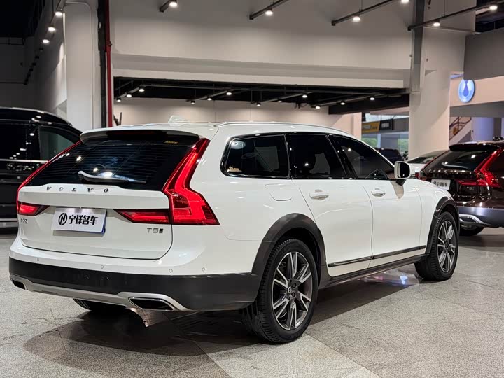 Volvo V90 2017 Cross Country T 5 AWD — фото 4