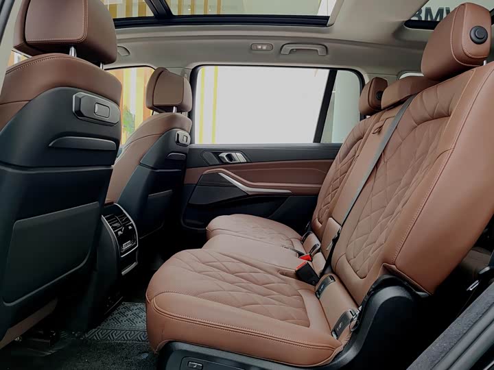 BMW X7 2024 x Drive 40i Leading — фото 9