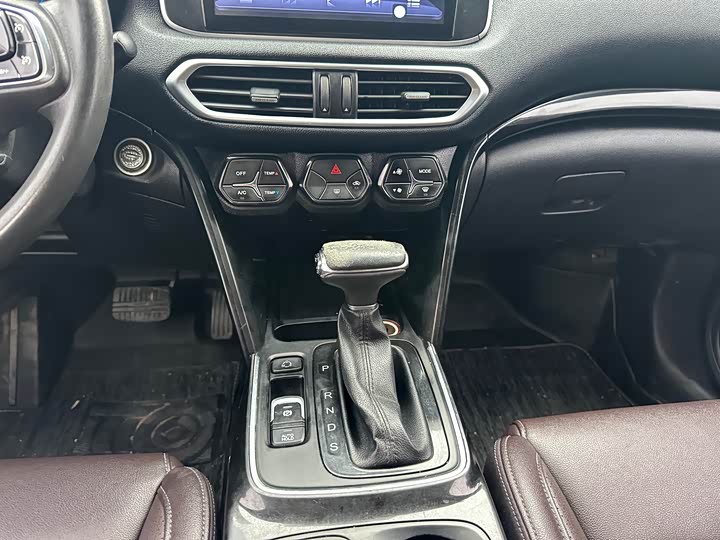 Trumpchi GS4 2018 235 T AT 2 WD — фото 8