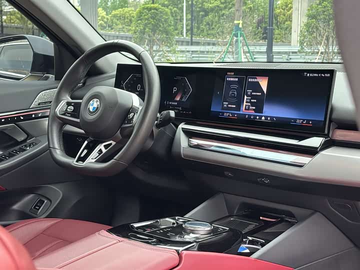 BMW 5-Series 2024 530 Li Leading M — фото 16