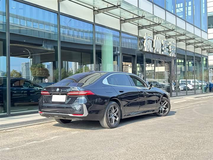 BMW 5-Series 2024 530 Li Leading — фото 2