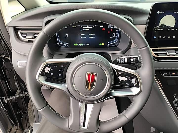Hongqi HQ9 PHEV 2024 2.0 T 4 WD — фото 11
