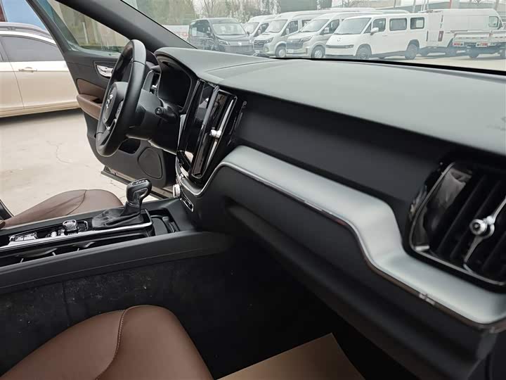 Volvo XC60 2021 T 5 4 WD — фото 14