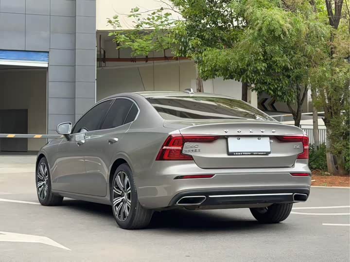 Volvo S60 2022 B 4 — фото 4