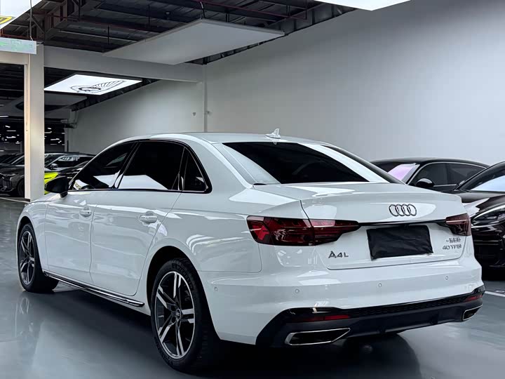 Audi A4L 40 TFSI люкс-динамик — фото 18