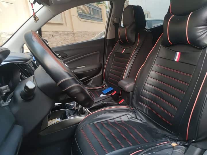 Changan CS15 2016 1.5 L MT — фото 7
