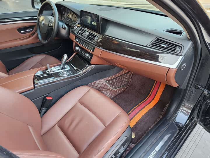 BMW 5 Series 525Li продвинутая — фото 10