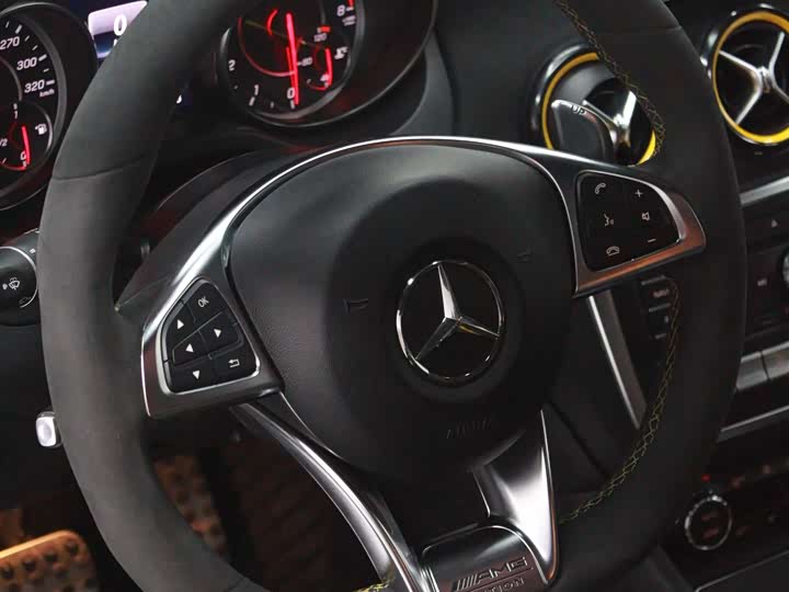 Mercedes-Benz CLA 2017 AMG CLA 45 4 MATIC — фото 4