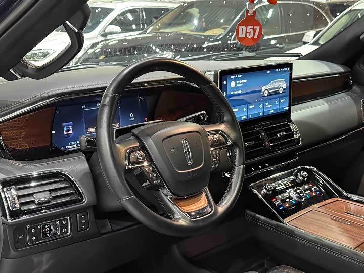 Lincoln Navigator — фото 12
