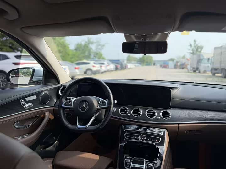 Mercedes-Benz E-Class 2016 E 200 L Sport — фото 12