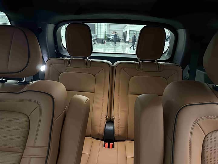 Lincoln Aviator — фото 13