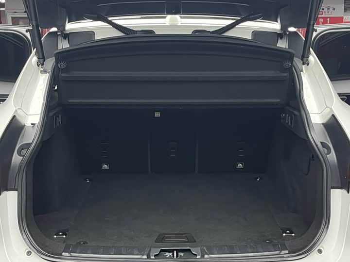 Jaguar F-PACE 2018 2.0 T 2 WD — фото 27