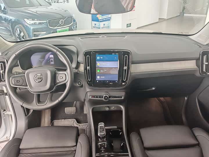 Volvo XC40 2025 B 4 WD — фото 15