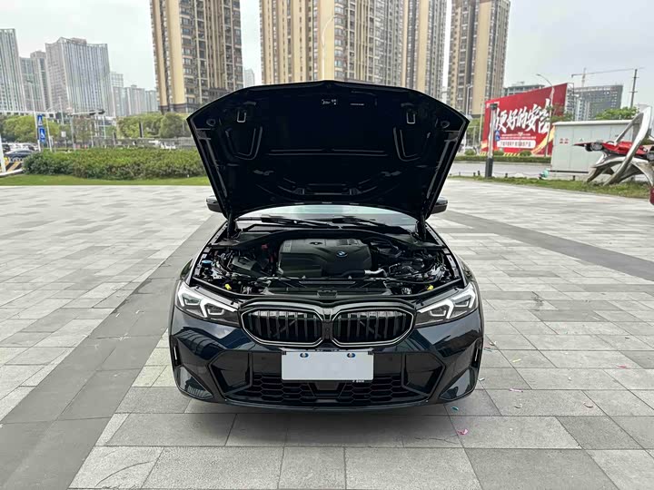 BMW 3-Series 2025 330i M — фото 36