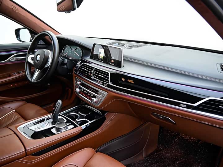 BMW 7-Series 2018 740 Li x Drive M — фото 18