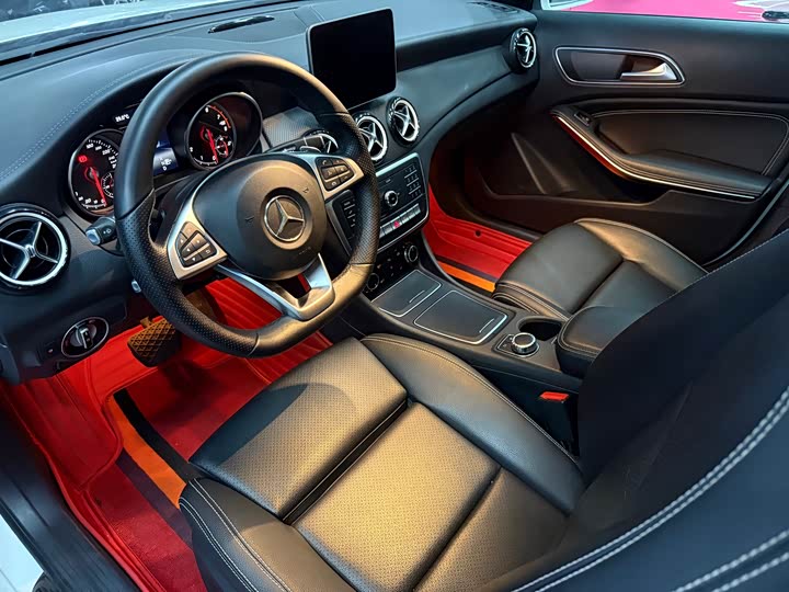 Mercedes-Benz GLA 200 стиль — фото 5