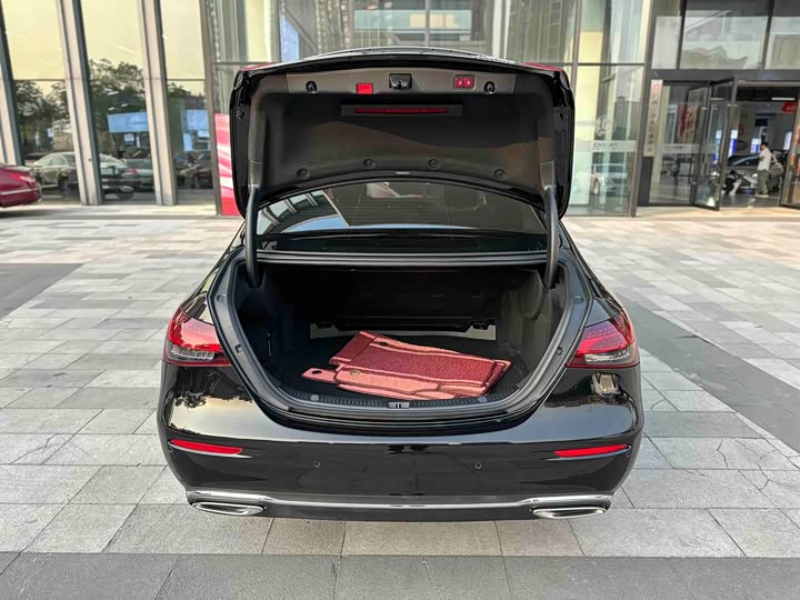Mercedes-Benz E-Class 2022 E 300 L Luxury — фото 29