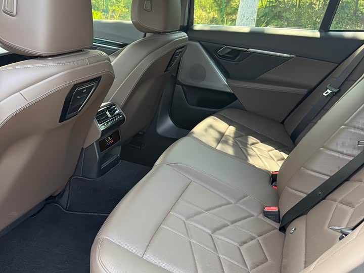 BMW i 5 2024 e Drive 35 L M — фото 10