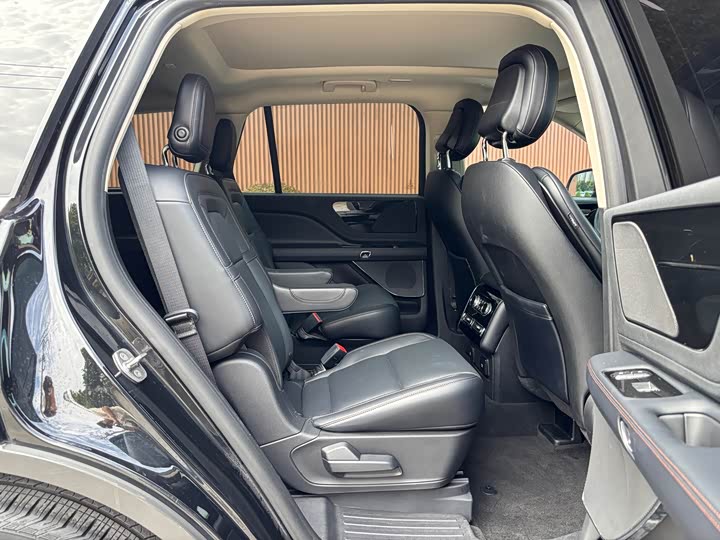 Lincoln Aviator — фото 19