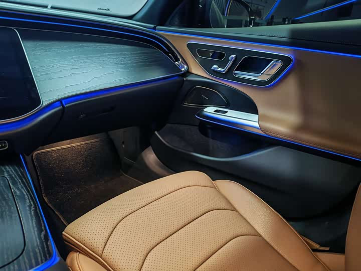Mercedes-Benz E-Class 2024 E 300 L — фото 7