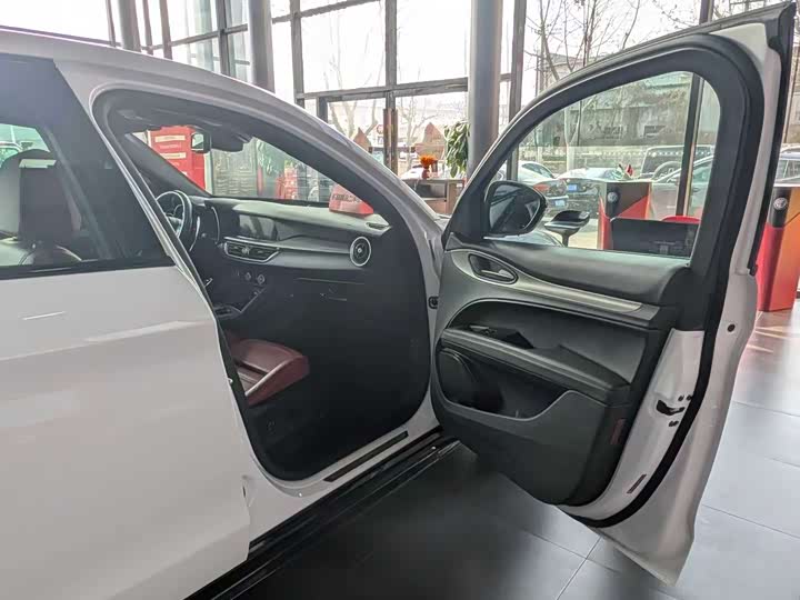 Alfa Romeo Stelvio 2023 2.0 T 280 HP Veloce — фото 11