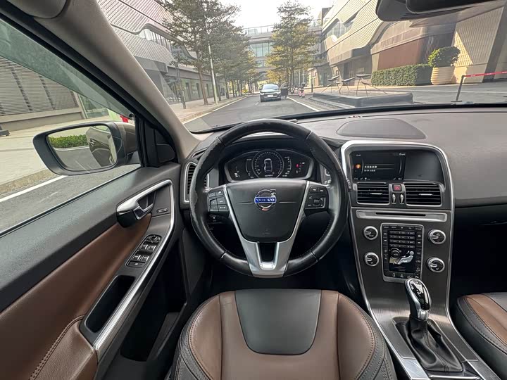 Volvo XC60 2015 T 5 AWD — фото 17
