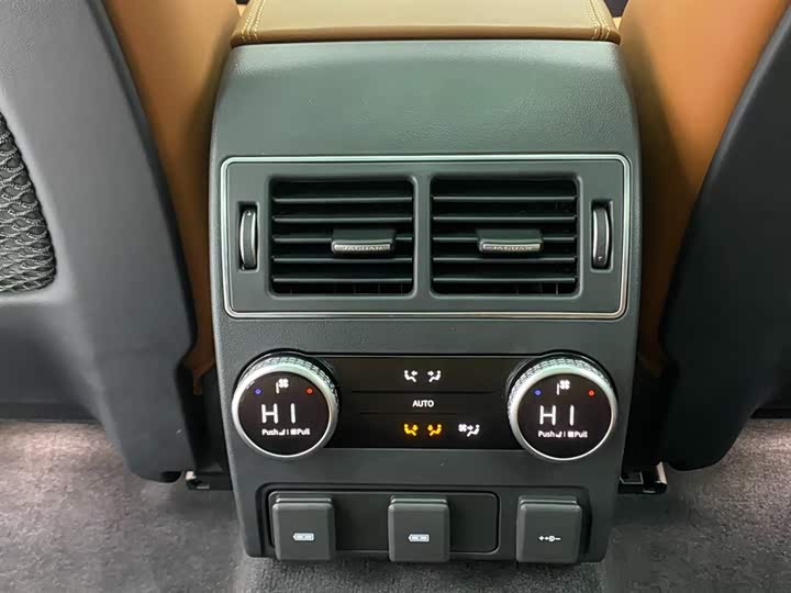 Jaguar XFL 2024 2.0 T P 300 4 WD — фото 26