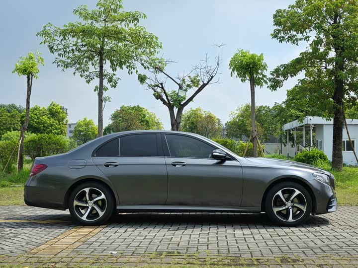 Mercedes-Benz E-Class E 200 спорт — фото 8