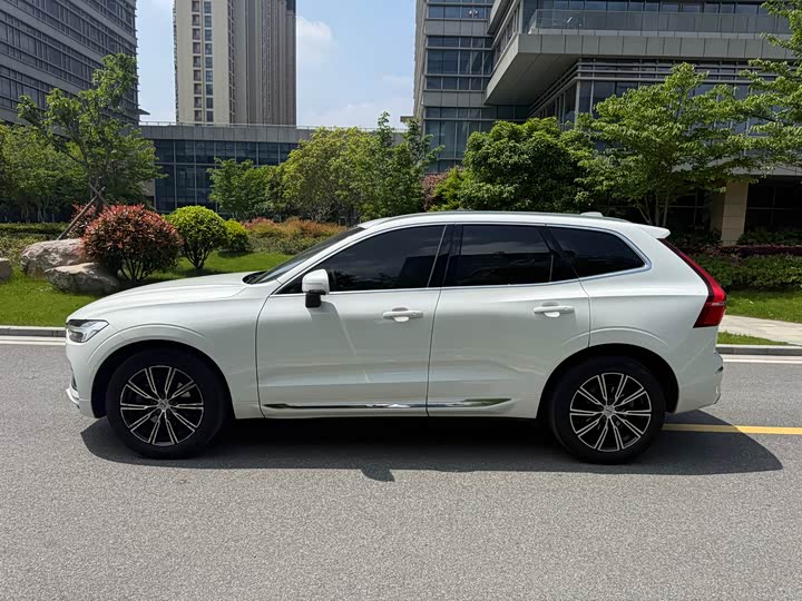 Volvo XC60 2021 T 5 4 WD — фото 4