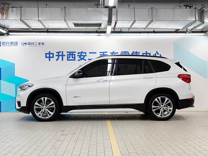 BMW X1 2018 s Drive 18 Li — фото 3