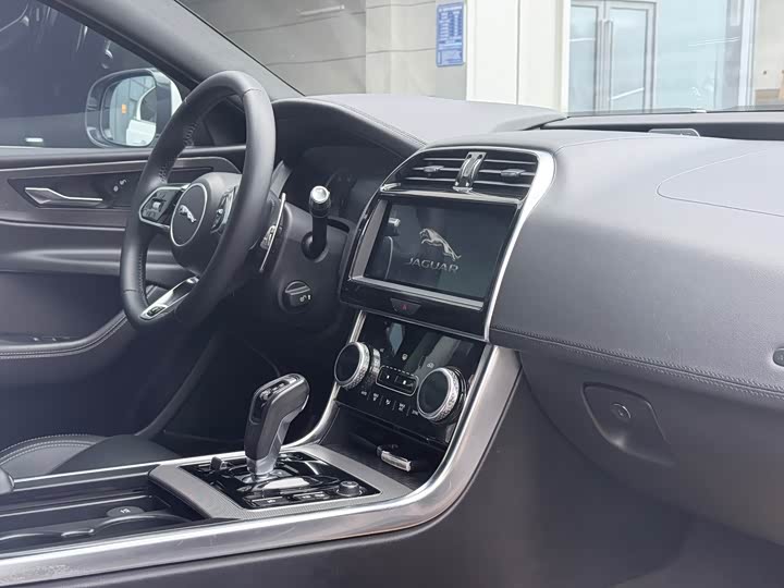 Jaguar XEL 2020 2.0 T 200 PS S — фото 10